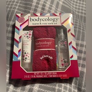 Bodycology warm & cozy sock set w/ body cream and fragrance